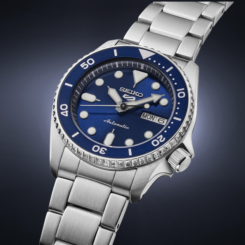 5 Sports SKX Navy on Bracelet