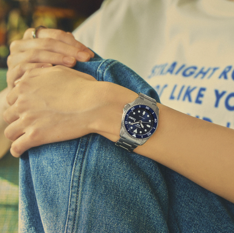 5 Sports SKX Navy on Bracelet