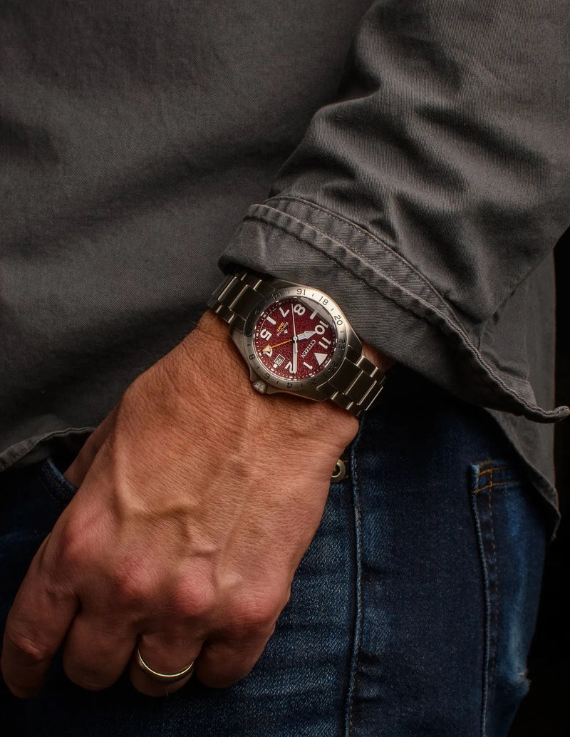 Promaster Land GMT 39.5mm – Red Dial on Bracelet – Trifecta