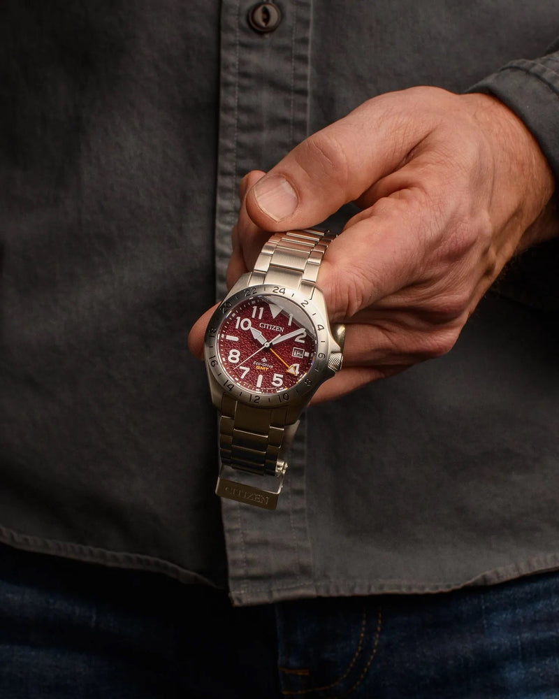 Promaster Land GMT 39.5mm – Red Dial on Bracelet – Trifecta